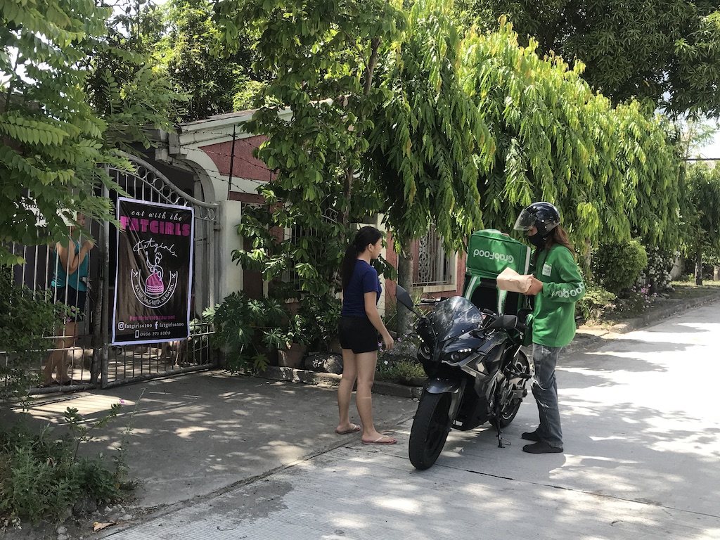 delivery guy fatgirls restaurant